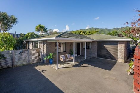Photo of property in 56a Rewarewa Crescent, Waikanae, 5036