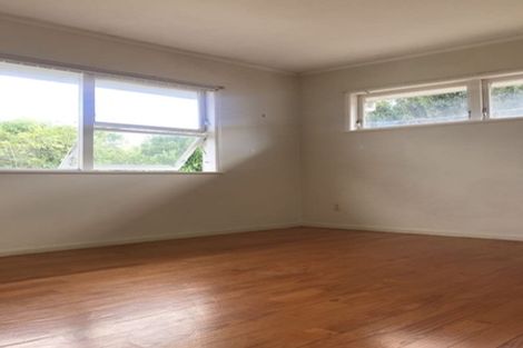Photo of property in 71 Chivalry Road, Glenfield, Auckland, 0629