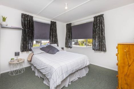 Photo of property in 17 Greenwich Grove, Stokes Valley, Lower Hutt, 5019