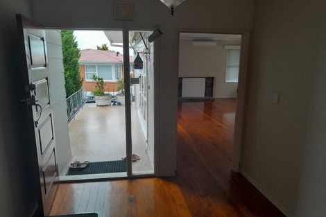 Photo of property in 35 Holland Road, Hillcrest, Auckland, 0627