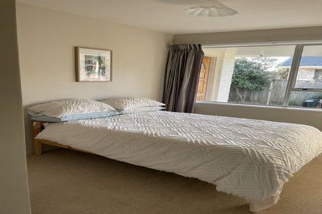 Photo of property in 52 Royal Park Drive, Parklands, Christchurch, 8083