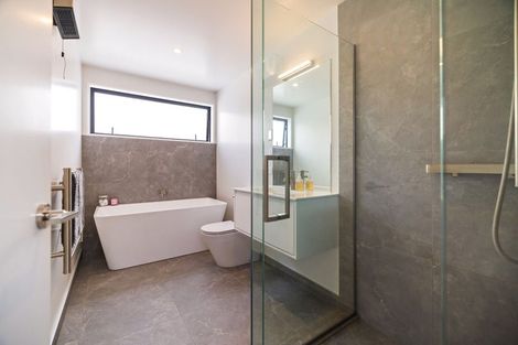 Photo of property in 4 Shallow Close, Jacks Point, 9371