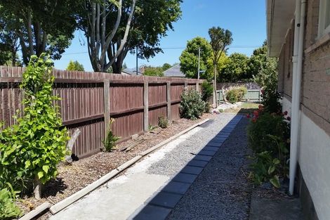 Photo of property in 1/122 Avonhead Road, Avonhead, Christchurch, 8042