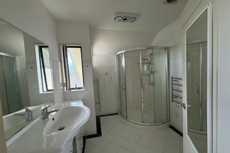 Photo of property in 1 Capistrano Mews, Goodwood Heights, Auckland, 2105