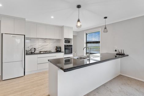 Photo of property in 1 Seagrass Place, Otaki Beach, Otaki, 5512
