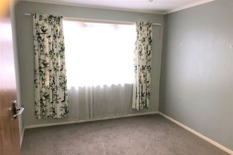 Photo of property in 21 Lyndfield Lane, Newlands, Wellington, 6037