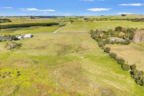 Photo of property in 402 Baylys Coast Road, Dargaville, 0377