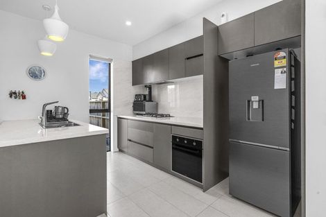 Photo of property in 12 Goodfellow Lane, Flat Bush, Auckland, 2019