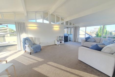 Photo of property in 2/42 Knightsbridge Drive, Forrest Hill, Auckland, 0620