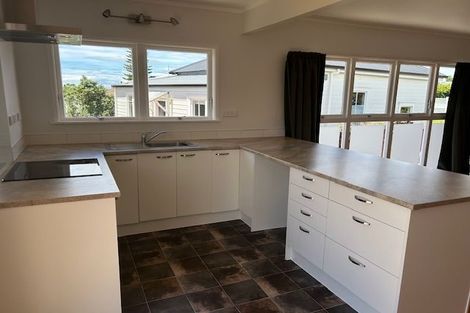 Photo of property in 2/70 Gladstone Road, Northcote, Auckland, 0627