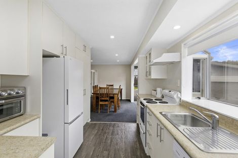 Photo of property in 17 Memphis Grove, Totara Park, Upper Hutt, 5018