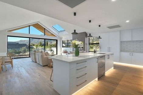 Photo of property in 16 Mcgibbon Lane, Jacks Point, 9371