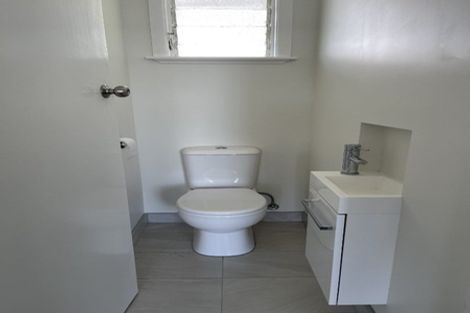 Photo of property in 60 Colwill Road, Massey, Auckland, 0614