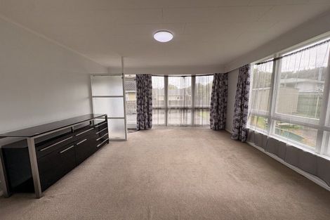 Photo of property in 28 Oregon Drive, Maoribank, Upper Hutt, 5018