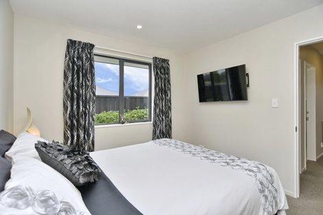 Photo of property in 2 Stratford (pvt) Way, Rangiora, 7400