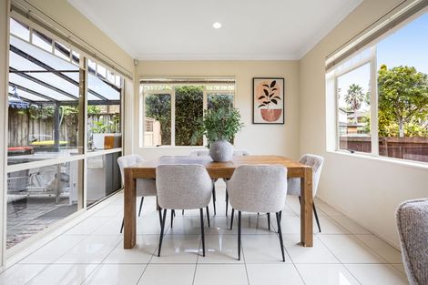 Photo of property in 23 South Kensington Way, Henderson, Auckland, 0612