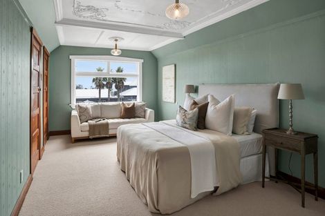 Photo of property in 10 Mangorei Road, Strandon, New Plymouth, 4312