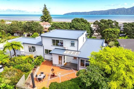 Photo of property in 22 Manly Street, Paraparaumu Beach, Paraparaumu, 5032