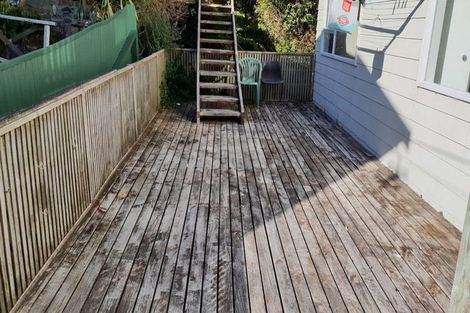 Photo of property in 31 Omega Street, Newlands, Wellington, 6037