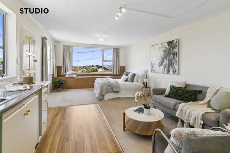 Photo of property in 5 Salford Street, Newlands, Wellington, 6037