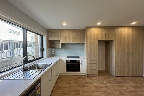Photo of property in 2 Mikoikoi Crescent, Mangere Bridge, Auckland, 2022