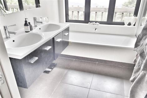 Photo of property in 168a Scenic Drive, Titirangi, Auckland, 0604