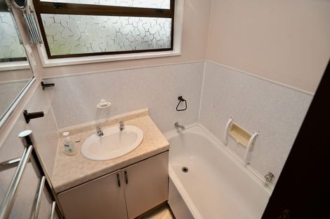 Photo of property in 43a Wikiriwhi Crescent, Awapuni, Palmerston North, 4412