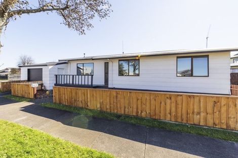 Photo of property in 31 Peter Hall Drive, Kelvin Grove, Palmerston North, 4414