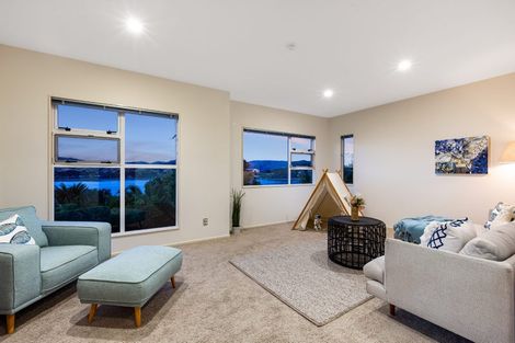 Photo of property in 28 Molyneux Close, Whitby, Porirua, 5024