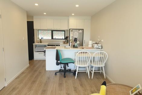 Photo of property in 11/8 Chivalry Road, Glenfield, Auckland, 0629