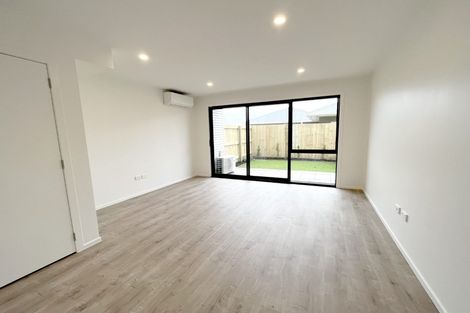 Photo of property in 4/12 Enderby Drive, Te Atatu Peninsula, Auckland, 0610