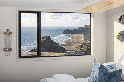 Photo of property in 81 Piha Road, Piha, 0772