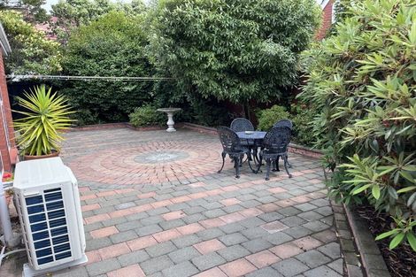 Photo of property in 50 Saint Andrews Square, Strowan, Christchurch, 8052