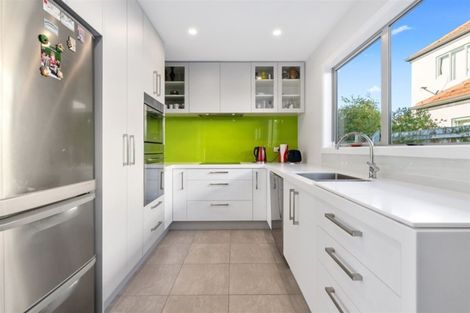 Photo of property in 64 Hewitts Road, Merivale, Christchurch, 8014