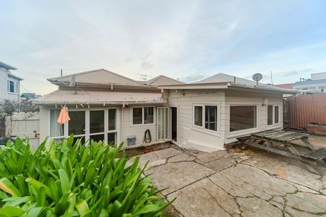 Photo of property in 37 Ara Paiwhenua, Tawa, Wellington, 5028