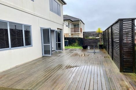 Photo of property in 2/90 Pupuke Road, Hillcrest, Auckland, 0627