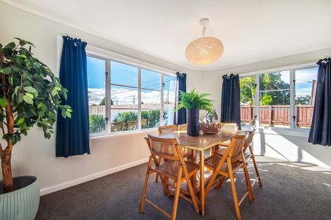 Photo of property in 72 Lynwood Road, New Lynn, Auckland, 0600
