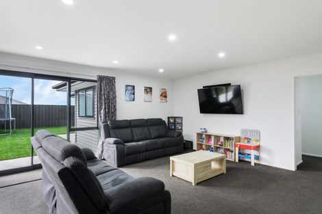 Photo of property in 19 Broadway Parade, Rolleston, 7615