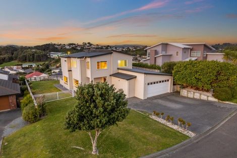 Photo of property in 18 Milford Street, Aotea, Porirua, 5024