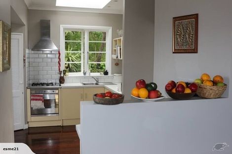 Photo of property in 5 Thorby Street, Northland, Wellington, 6012