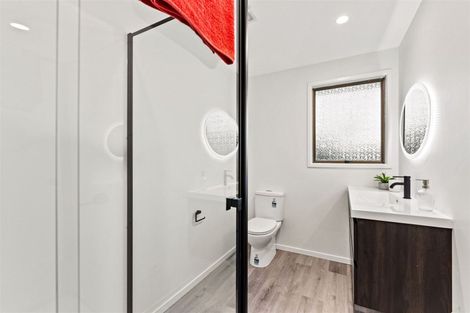 Photo of property in 2 Forest Hill Road, Henderson, Auckland, 0612