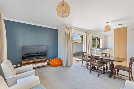 Photo of property in 130 Vivian Street, New Plymouth, 4310
