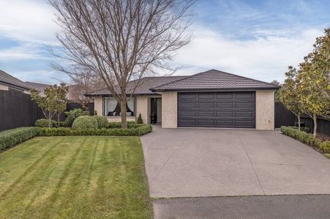 Photo of property in 18 Dunaverty Place, Broomfield, Christchurch, 8042