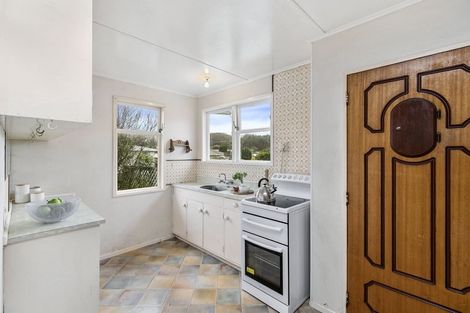 Photo of property in 33 Kairanga Crescent, Wainuiomata, Lower Hutt, 5014