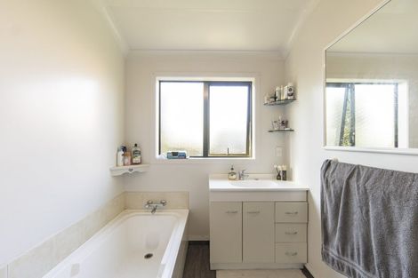 Photo of property in 21 Catalina Drive, Melville, Hamilton, 3206