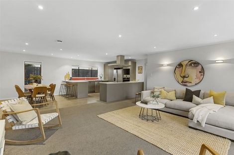 Photo of property in 68 Roberts Road, Glenfield, Auckland, 0629