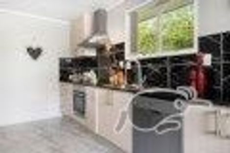 Photo of property in 2 Miro Street, New Lynn, Auckland, 0600