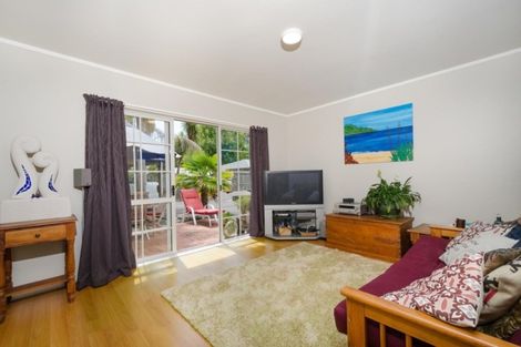 Photo of property in 45 Waimoko Glen, Swanson, Auckland, 0612