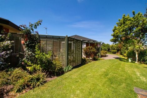 Photo of property in 1 Links View Drive, Omokoroa, 3114