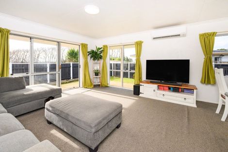 Photo of property in 38 Newton Place, Westbrook, Palmerston North, 4412